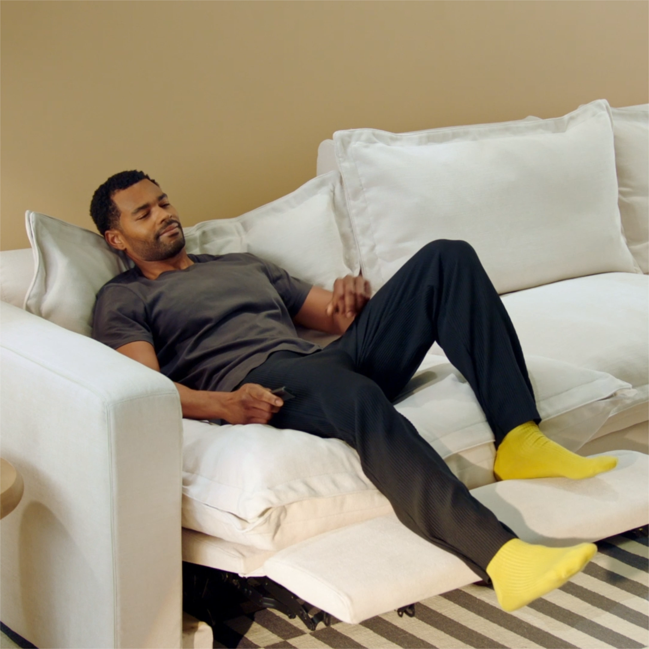 Couch and Recliner: The Perfect Pair for Ultimate Relaxation